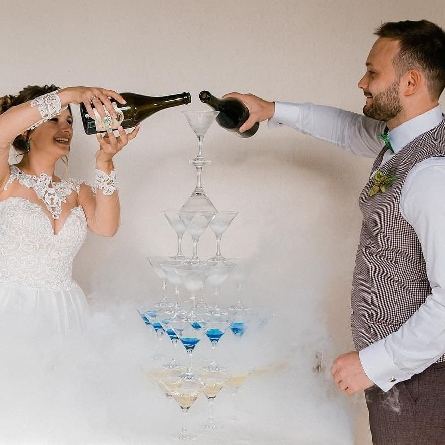 Пирамида из шампанского. Кейтеринг Royal Catering | По Москве и Московской области организуем ресторанное обслуживание