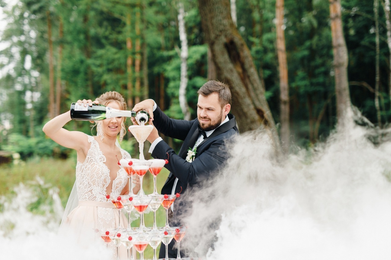 Пирамида из шампанского. Кейтеринг Royal Catering | По Москве и Московской области организуем ресторанное обслуживание