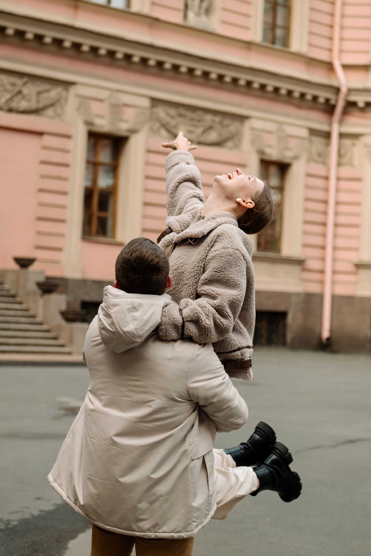 Осенняя фотосессия с парнем в Питере в центре города. Свадебный и сеейный фотограф в Санкт-Петербурге Елена Худякова