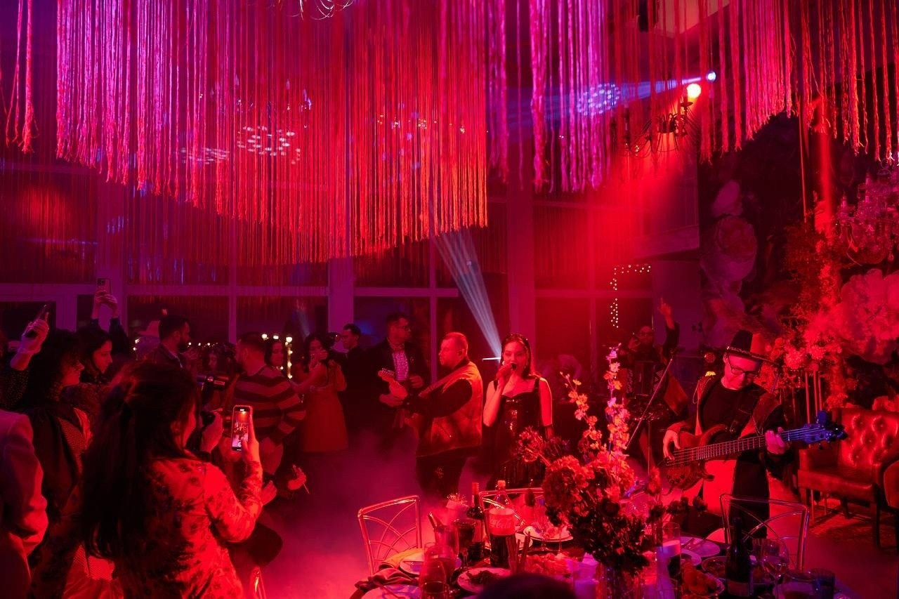 Декор Джуси роуз. Подрядчики и друзья сети свадебных площадок House for wedding
