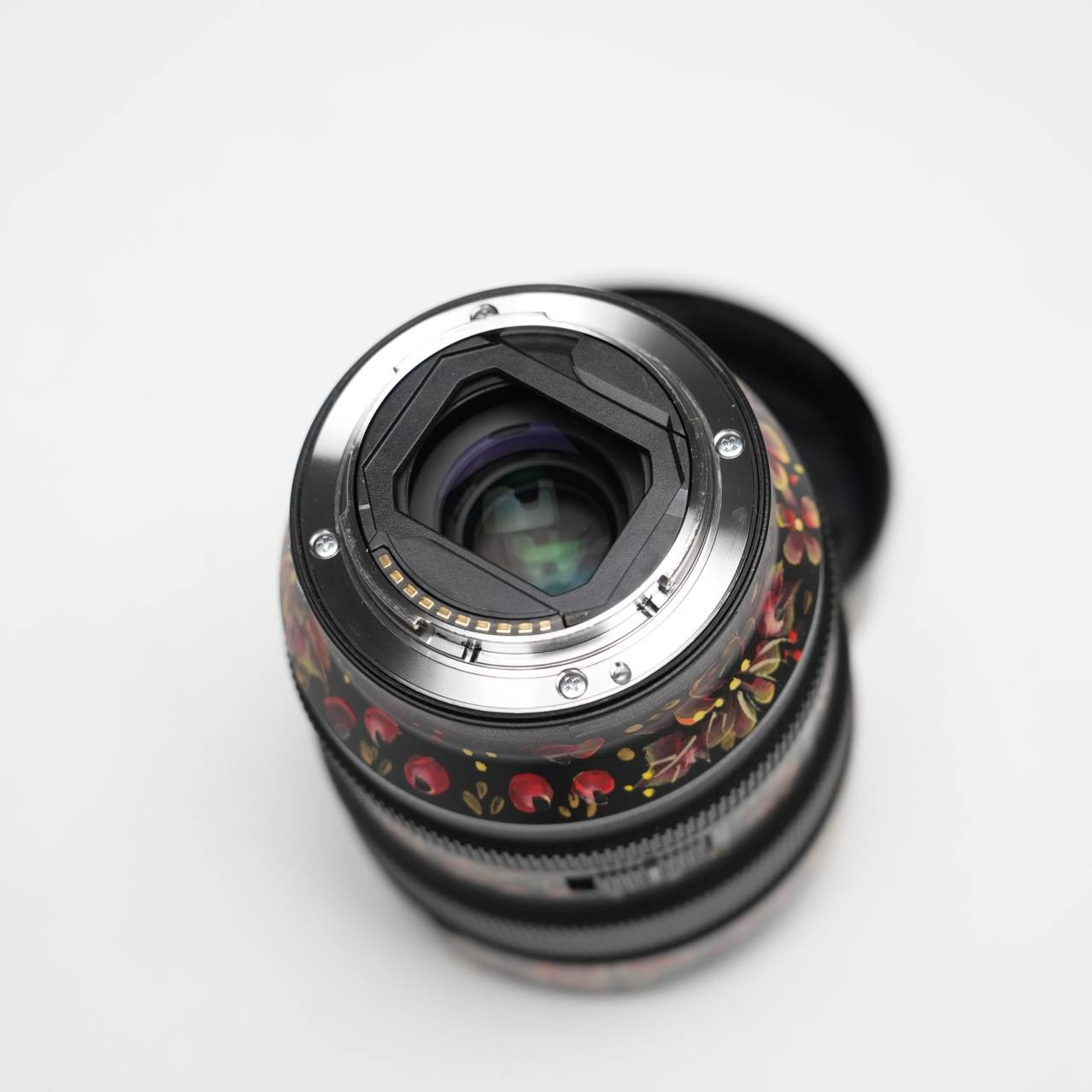 Sony 14 mm f 1,8 GM «Алый цветок». Фото и уникальный кастом объективов