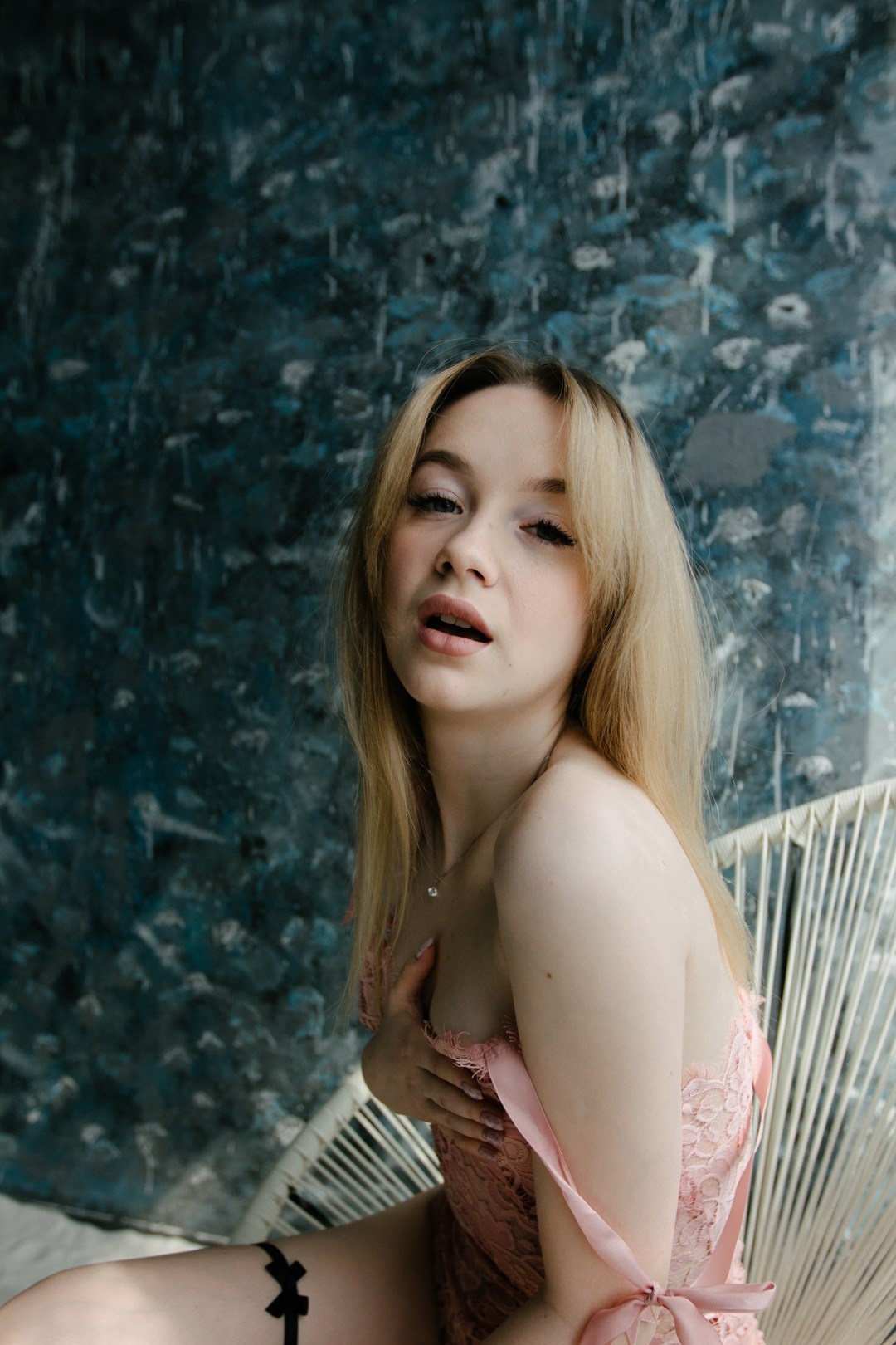 Крис в цветах. Фотограф Настя Булочка Екатеринубрг