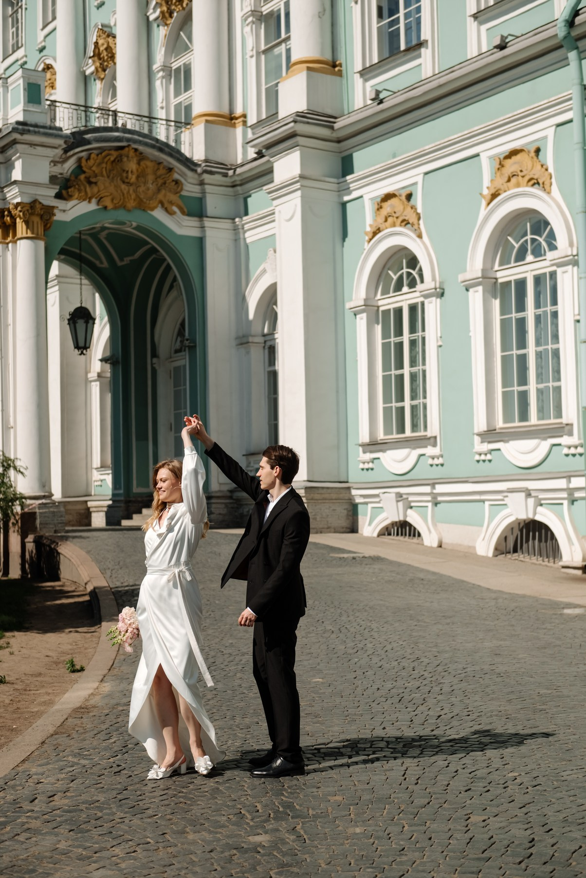 Прогулка у Эрмитажа. Свадебный и сеейный фотограф в Санкт-Петербурге Елена Худякова