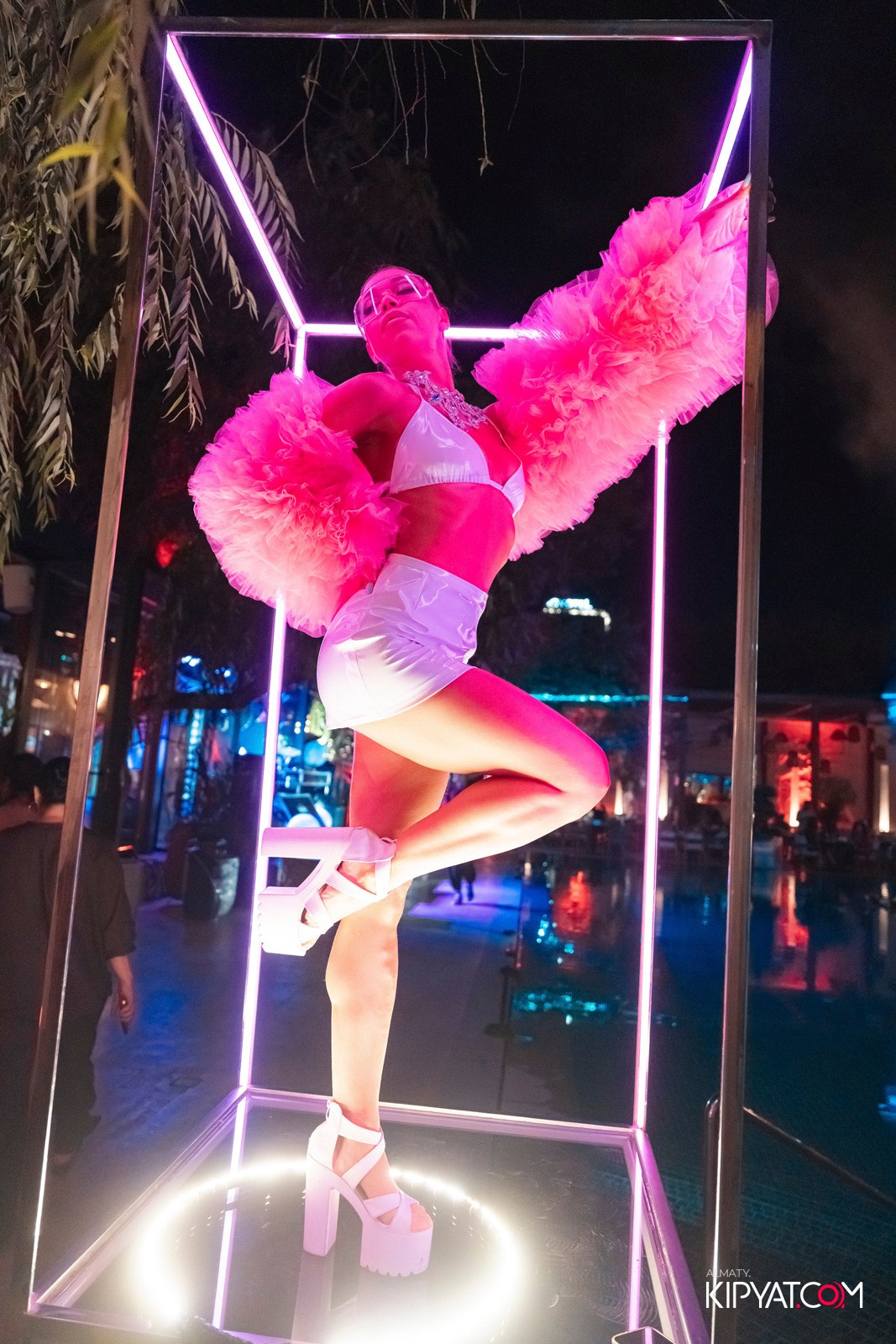 EDEN POOL & BAR. КИПЯТКОМ АЛМАТЫ!