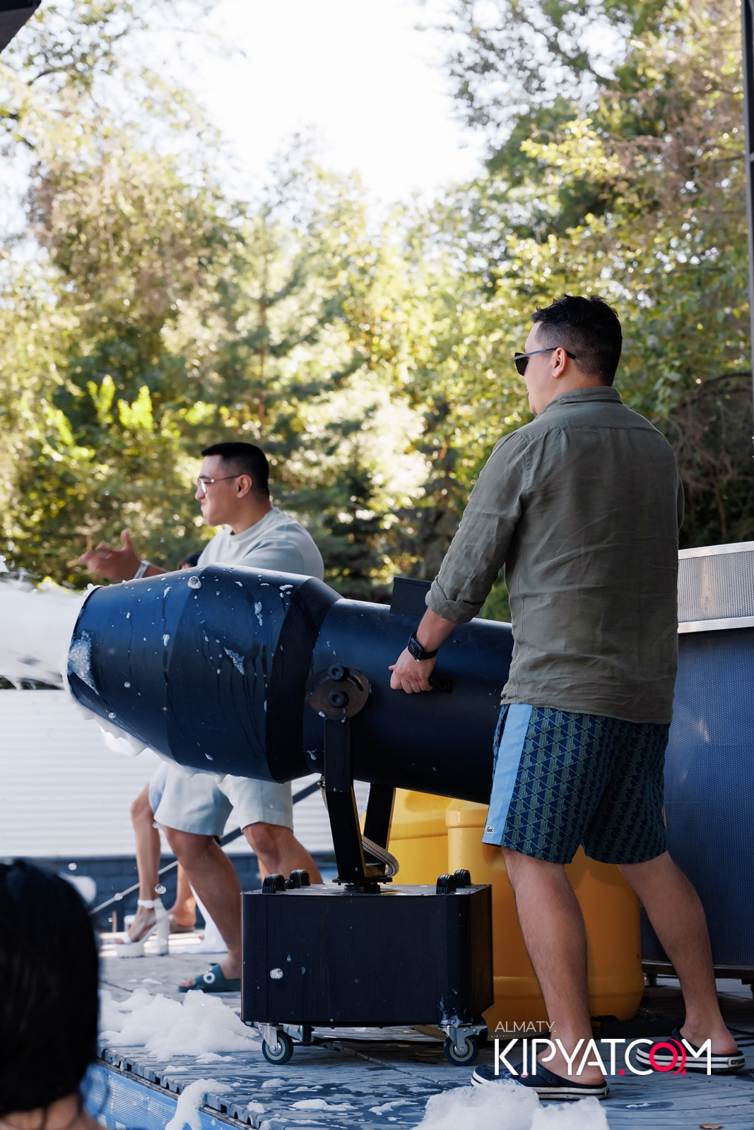 ПЕННАЯ ВЕЧЕРИНКА/ДЫМОВОЕ ШОУ/БАССЕЙН DELIGHT POOL. КИПЯТКОМ АЛМАТЫ!