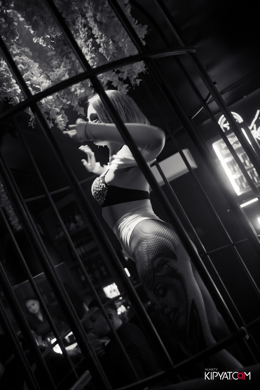 UYAT EMES BAR. КИПЯТКОМ АЛМАТЫ!