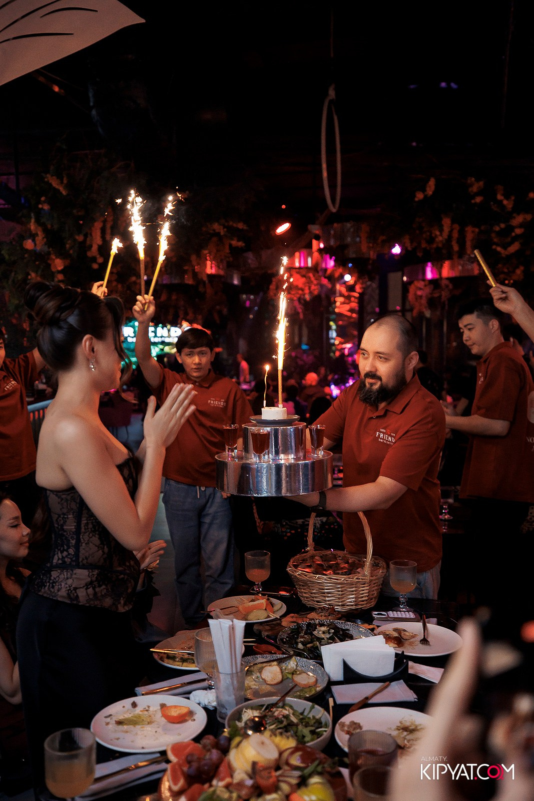 FRIENDS BAR & TERRACE. КИПЯТКОМ АЛМАТЫ!