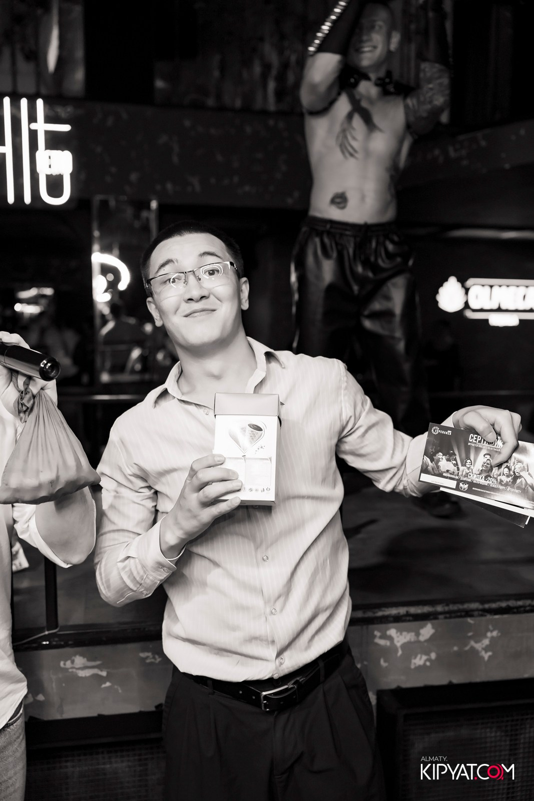 МУЗЫКАЛЬНОЕ ЛОТО В HIT RETRO. КИПЯТКОМ АЛМАТЫ! Фотосъемка мероприятий в Алматы