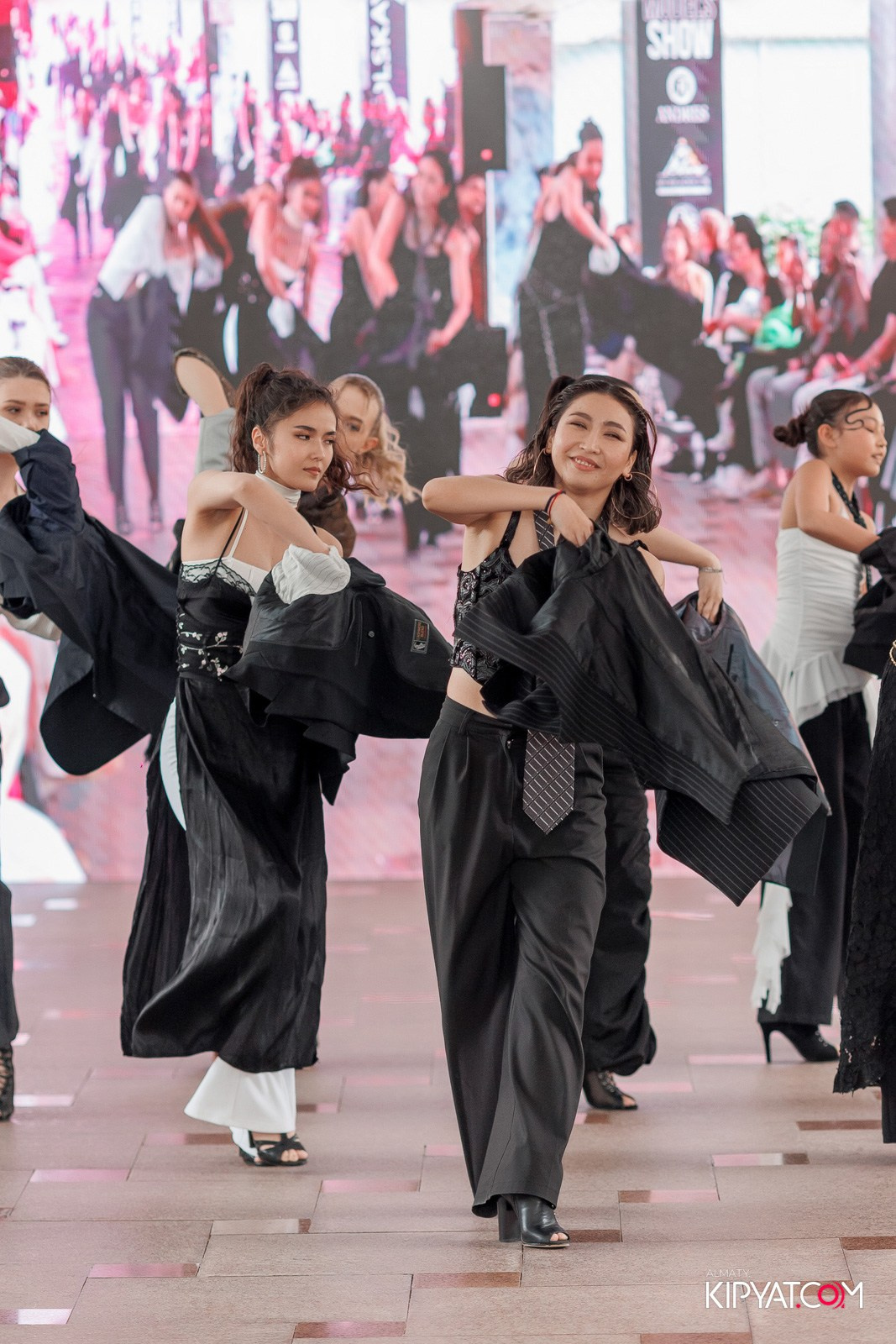 JUNIOR FASHION SHOW. КИПЯТКОМ АЛМАТЫ!