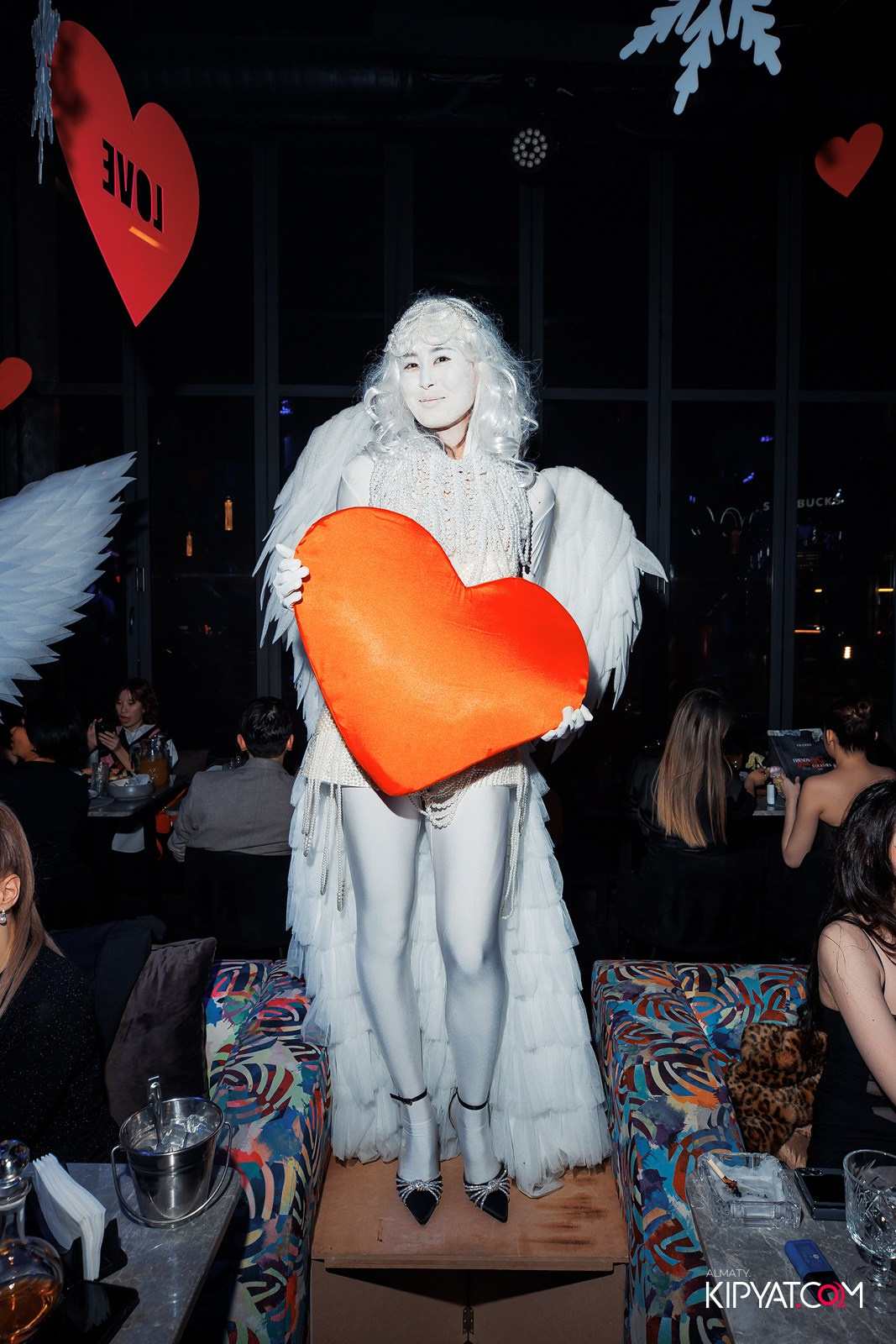 FRIENDS BAR & TERRACE. КИПЯТКОМ АЛМАТЫ!