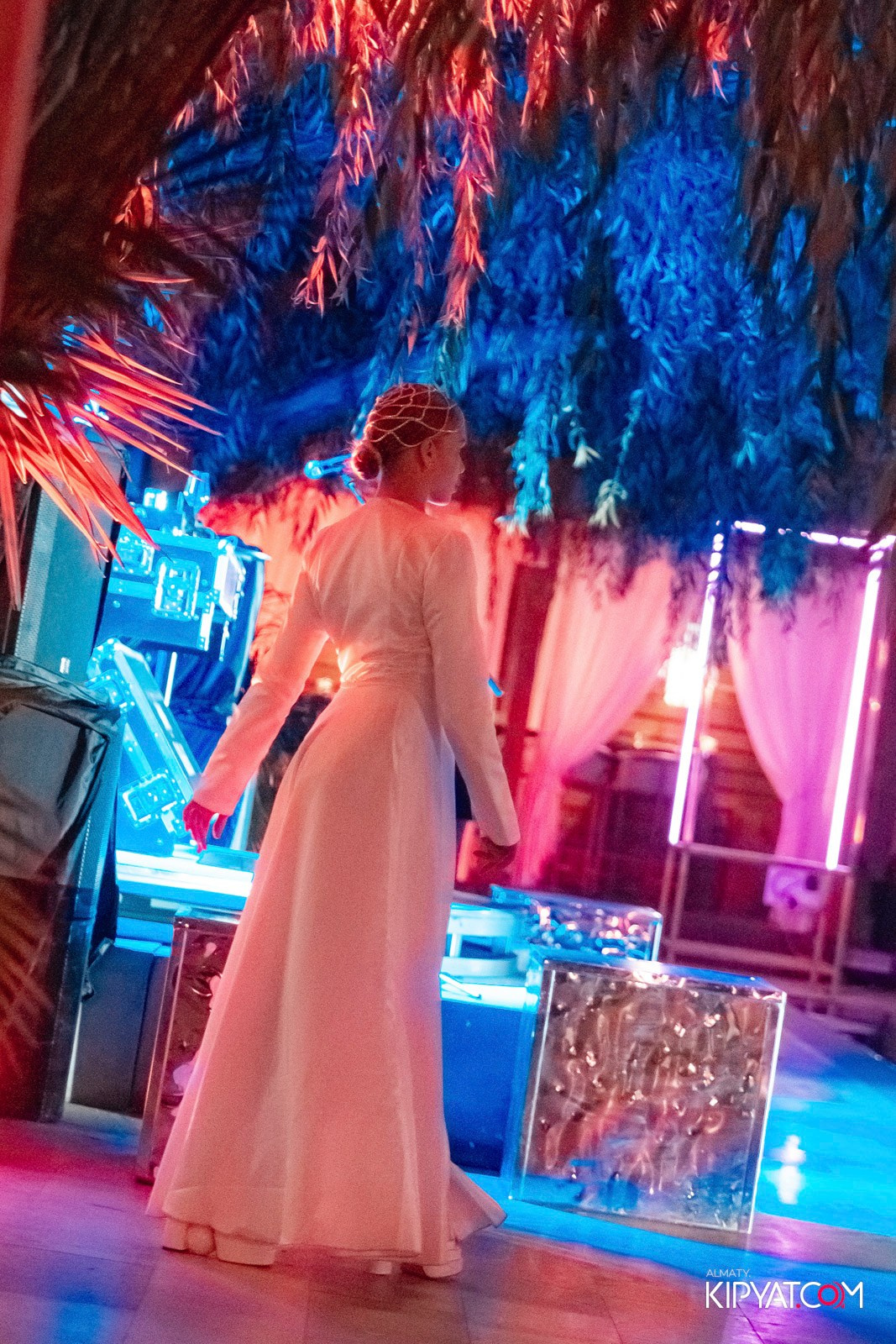 EDEN POOL & BAR. КИПЯТКОМ АЛМАТЫ!