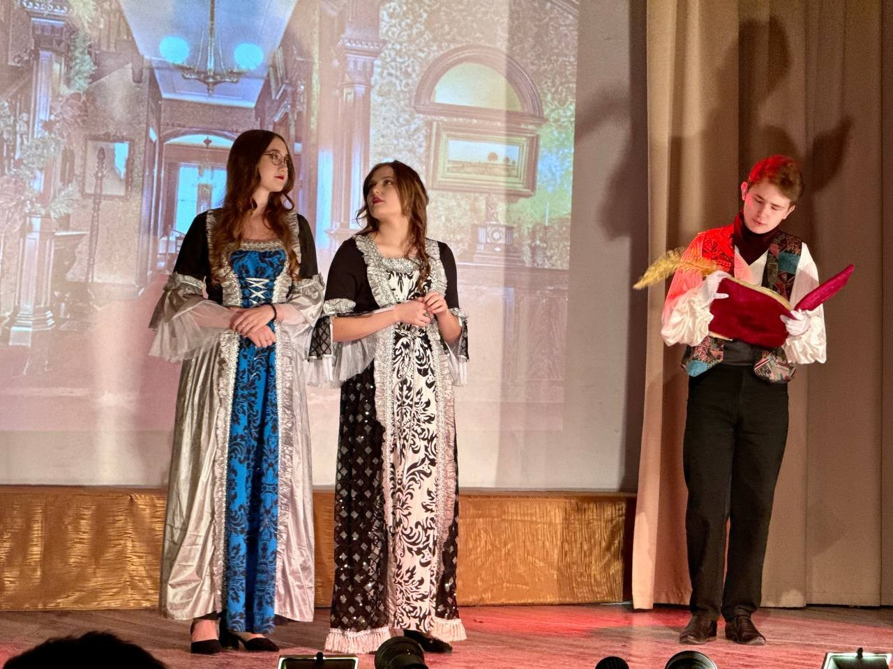 Фотографии "Трактирщица"