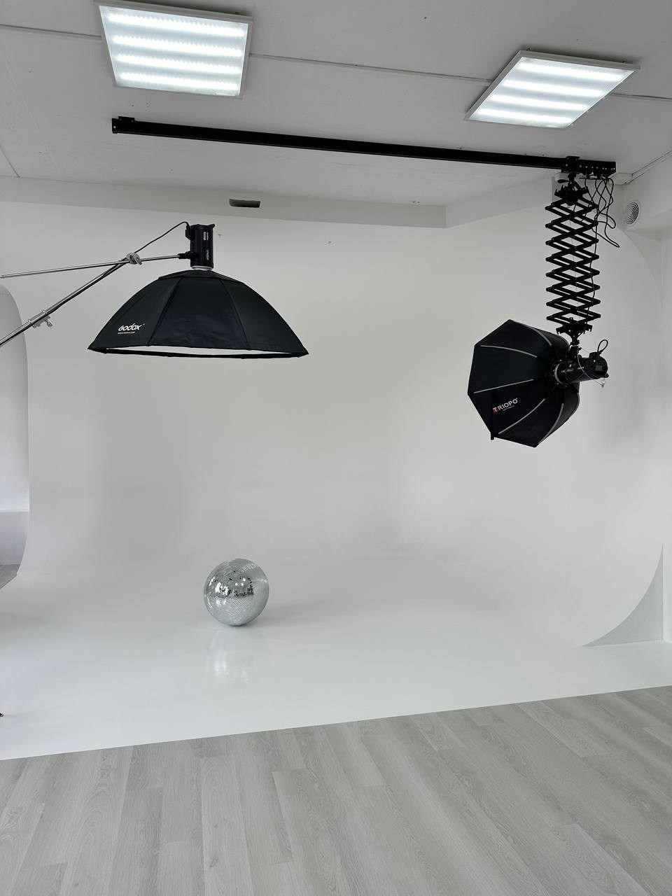 Циклорама. MONE