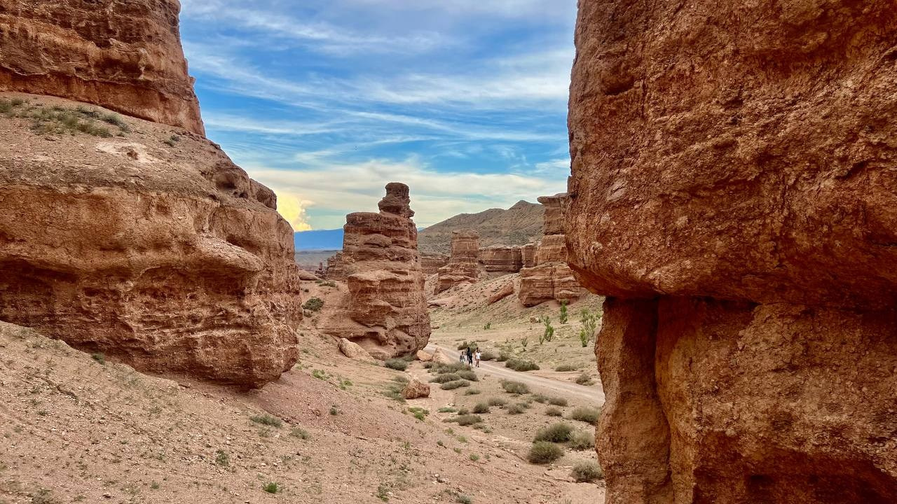 Экскурсия и тур в Долину Замков Чарынского каньона из Алматы. Увидим Долину Замков сверху и снизу
