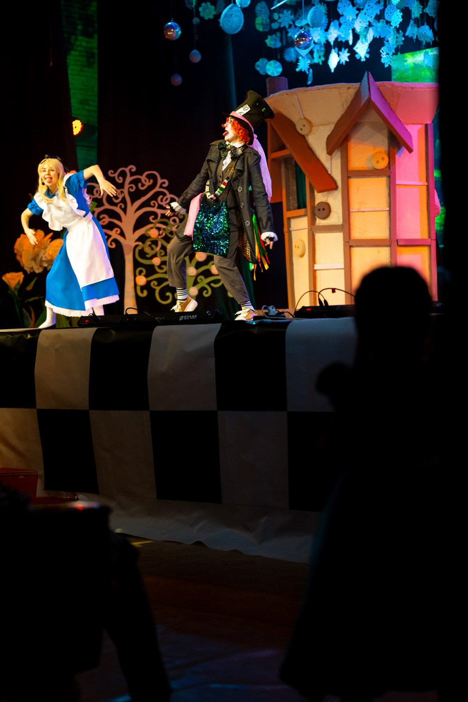 Спектакль в Доме культуры. Андрей Кровлин — фотограф в Славянке