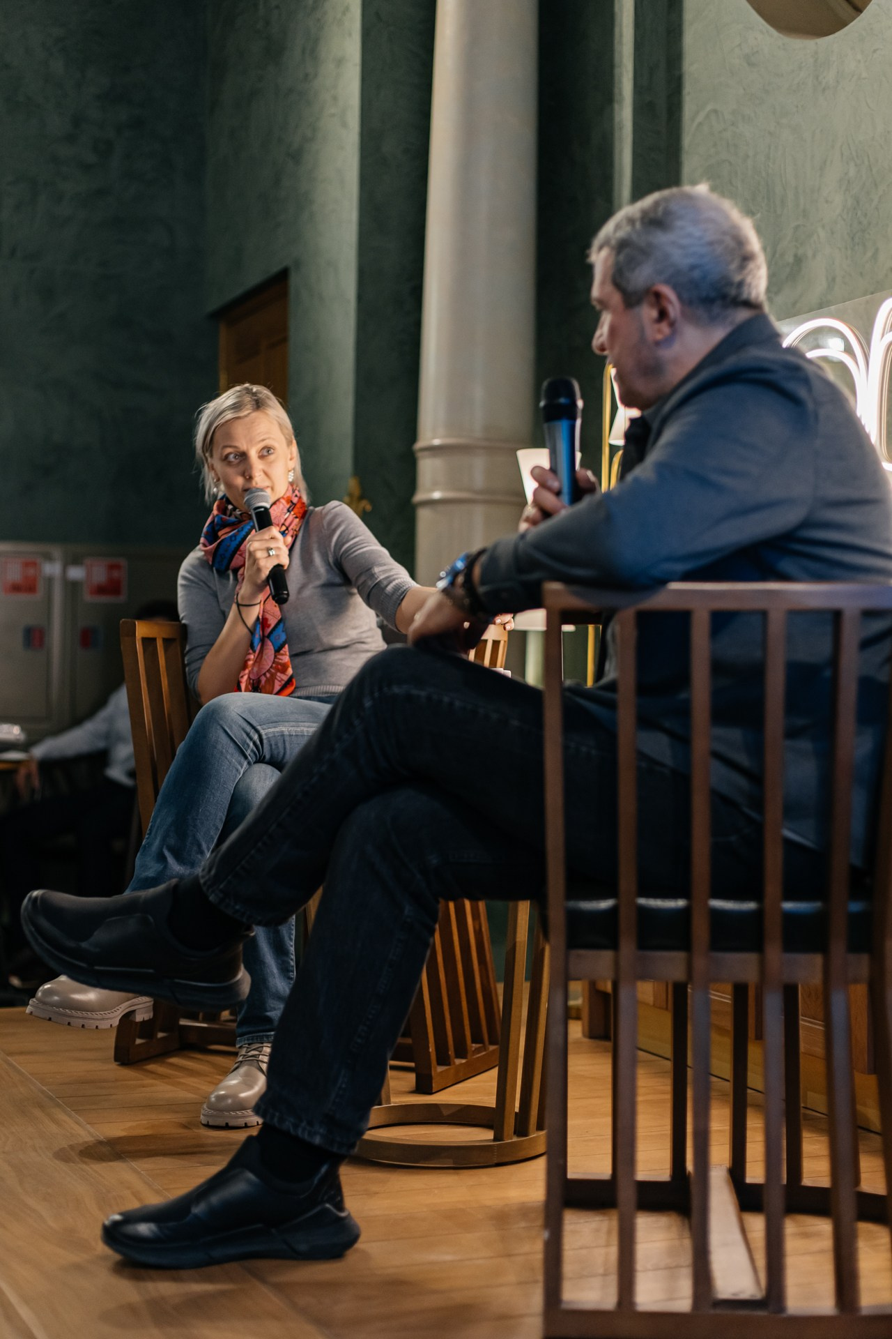 Презентация книги. Дом книги, Санкт-Петербург. Репортажный фотограф в Санкт-Петербурге СПБ Алиса Ческидова на ваше мероприятие