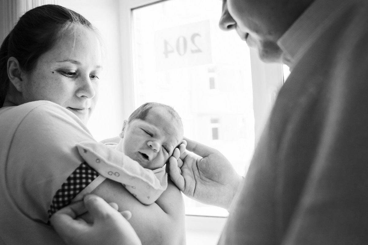 Выписка из роддома. Репортажный, семейный и детский фотограф в Пензе и Заречном Арина Ермилова. Картины барельеф на заказ