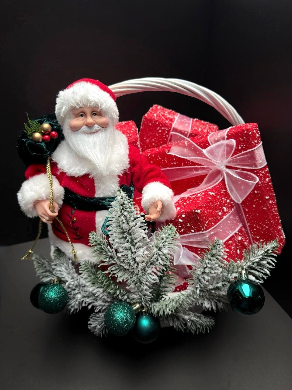 Новогодняя корзина. Студия подарочных наборов «Владия»