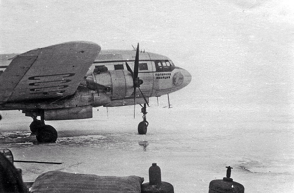 Исторические фотографии. Фотоальбом показывающий увлекательный мир авиации и мир медведей Андрея Иванова