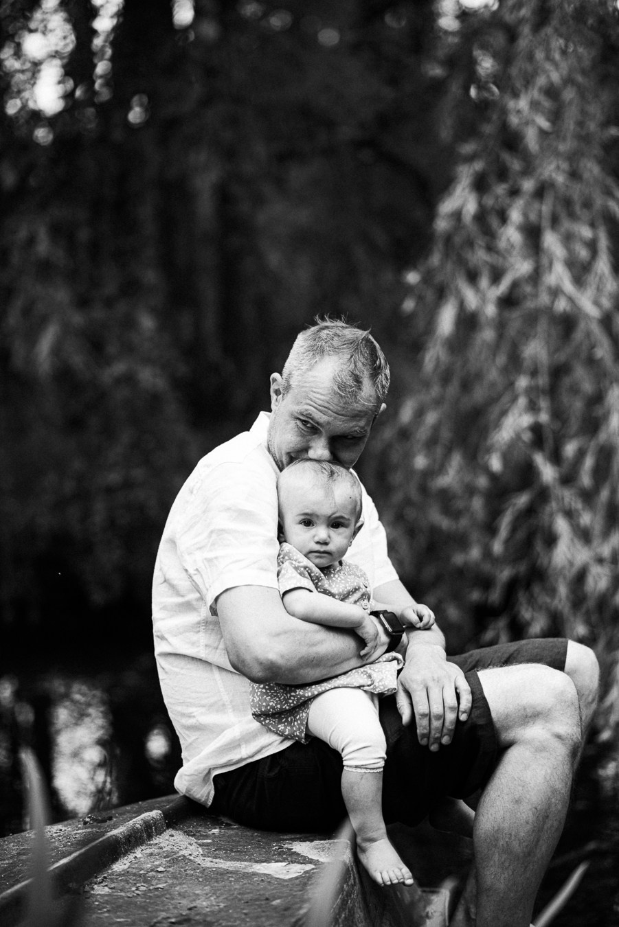 Коля, Ксюша, Саша, Андрей, Кира и бабушки | на даче