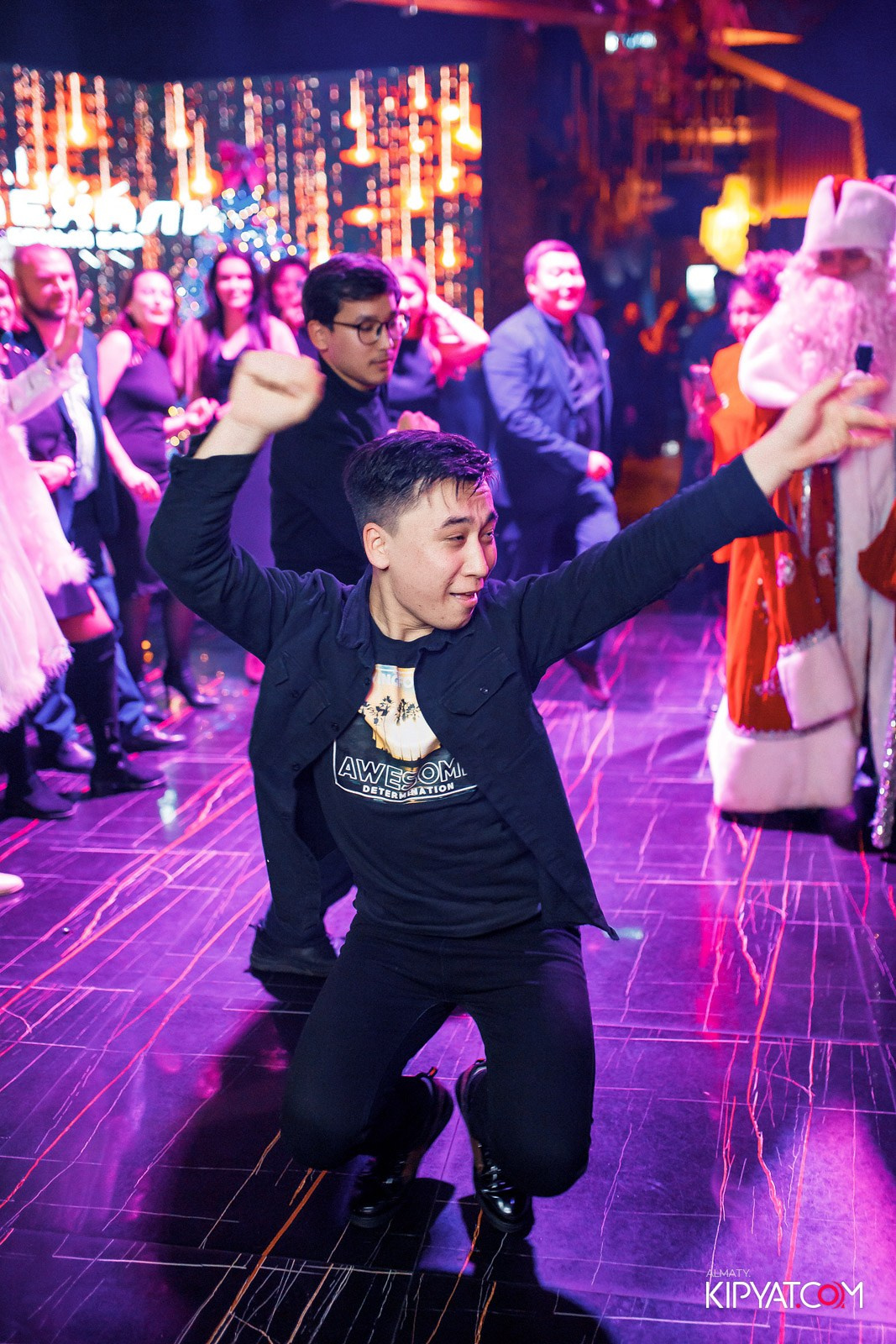 БАР ПАНАЕХАЛИ НА ТОЛЕ БИ. КИПЯТКОМ АЛМАТЫ!