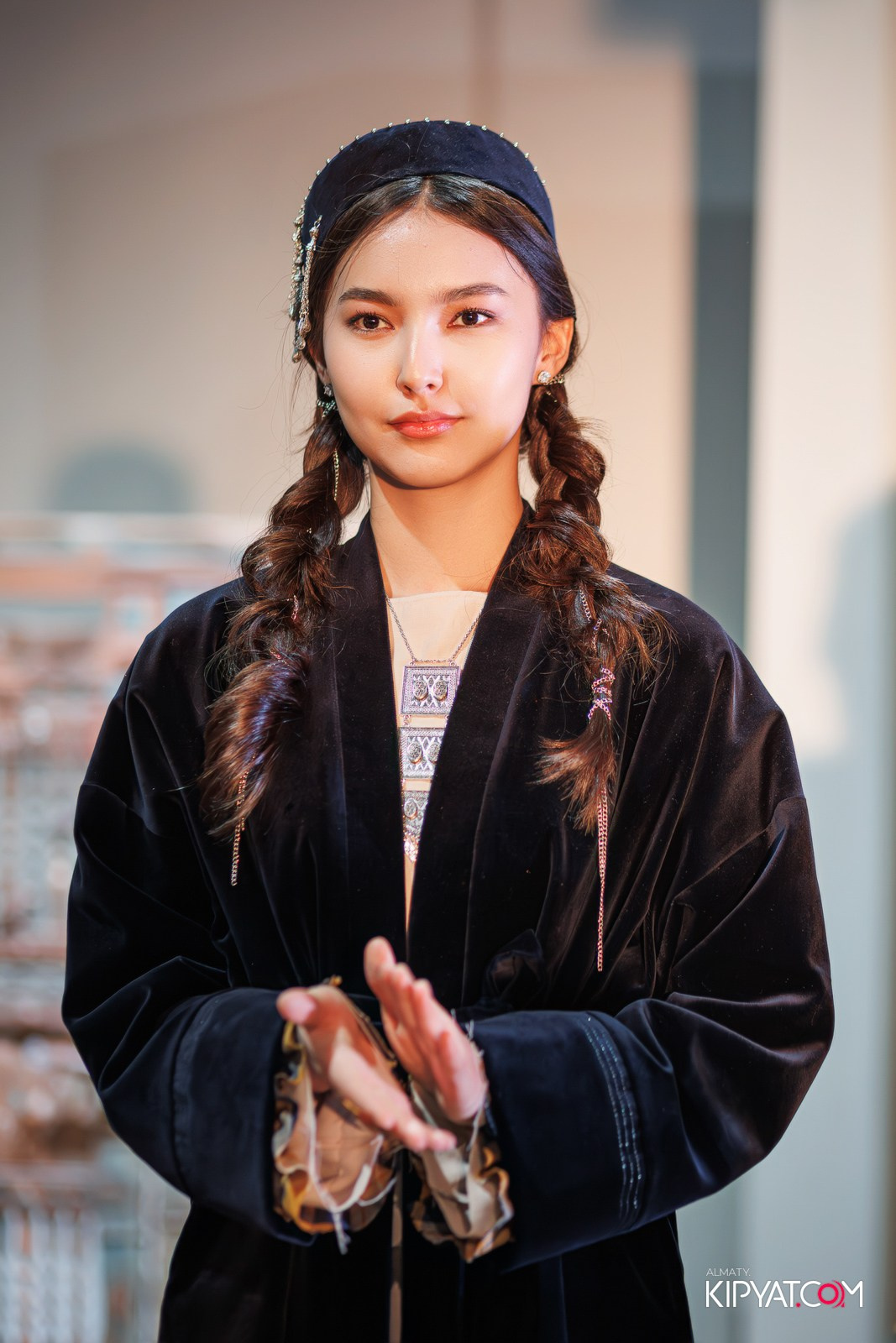 FASHION ПОКАЗ, КАЗАХСКОЙ НАЦИОНАЛЬНОЙ ОДЕЖДЫ. КИПЯТКОМ АЛМАТЫ!