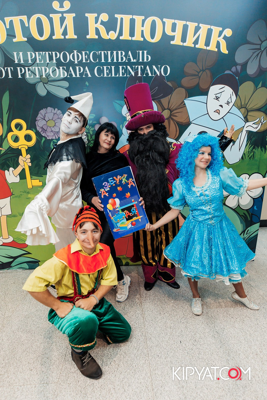 ЗОЛОТОЙ КЛЮЧИК И РЕТРОФЕСТИВАЛЬ ОТ РЕСТОБАРА CELENTANO. КИПЯТКОМ АЛМАТЫ!