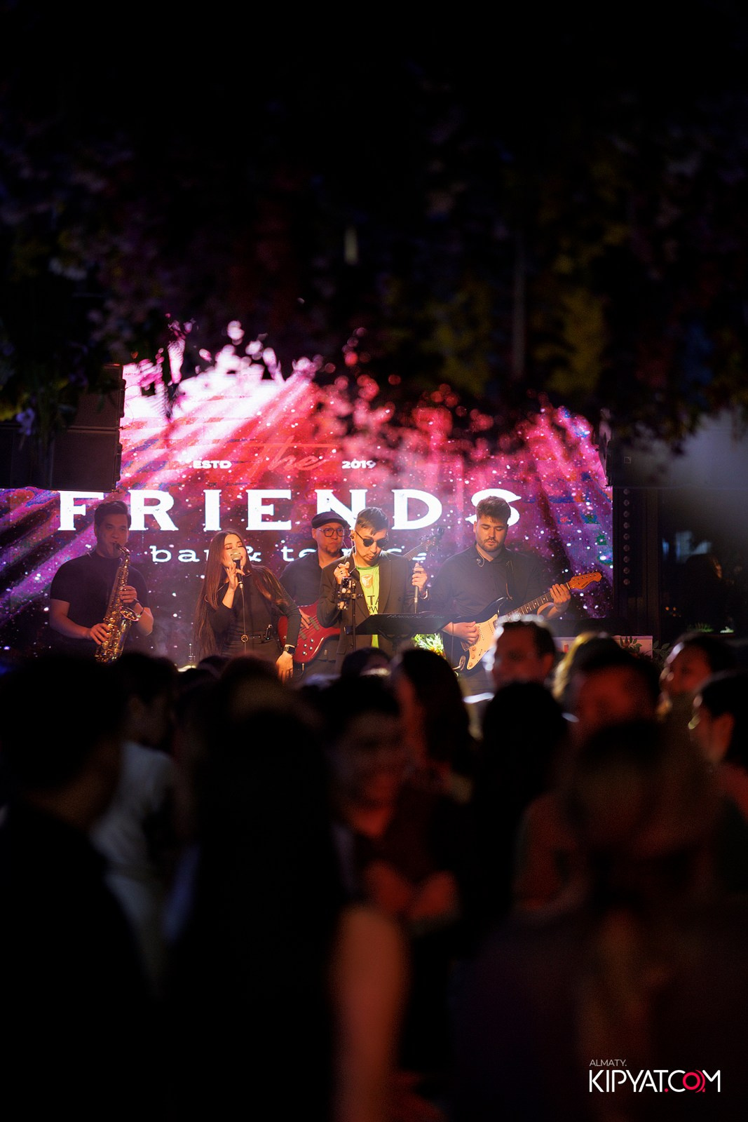 FRIENDS BAR & TERRACE. КИПЯТКОМ АЛМАТЫ! Фотосъемка мероприятий в Алматы