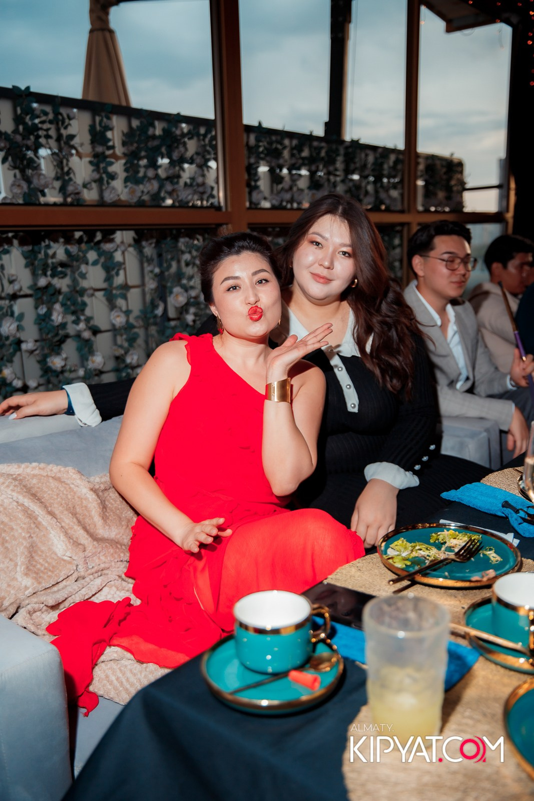 OBLAKO LOUNGE BAR. КИПЯТКОМ АЛМАТЫ!