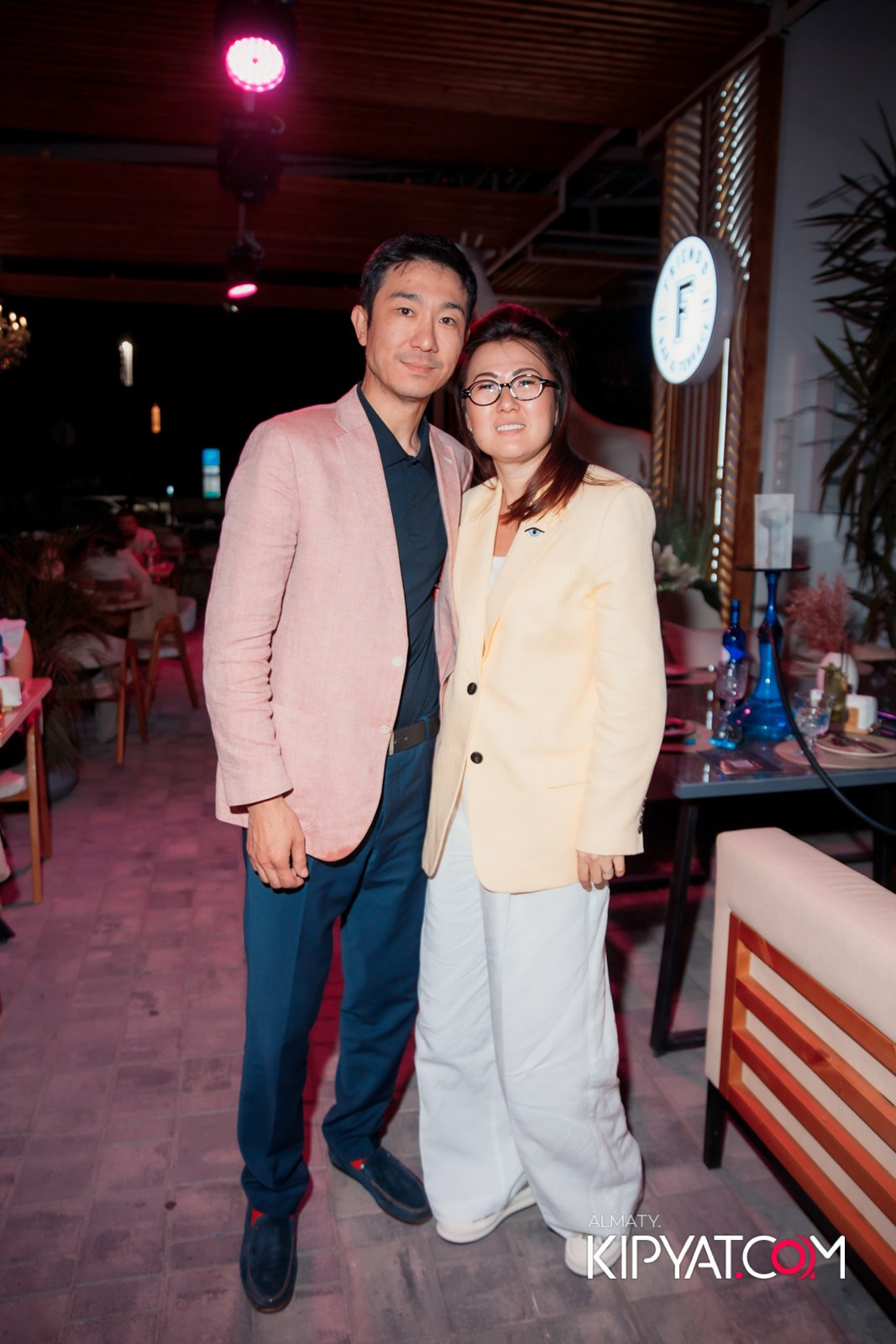 FRIENDS BAR & TERRACE. КИПЯТКОМ АЛМАТЫ!