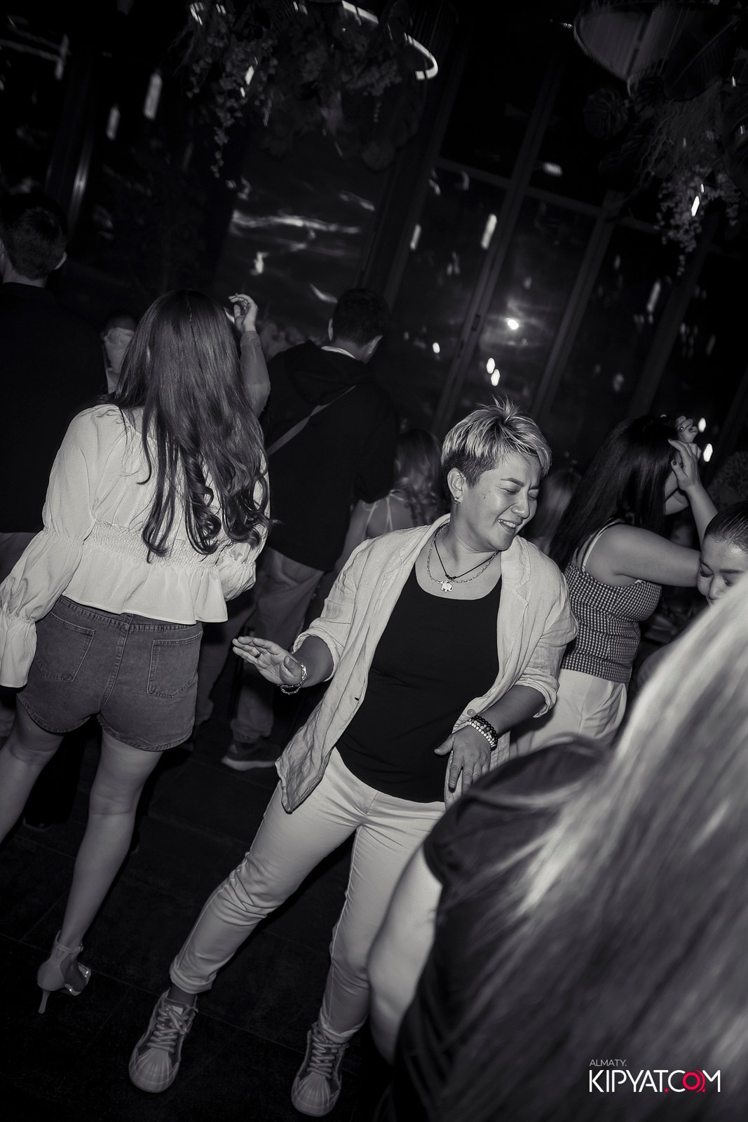 FRIENDS BAR & TERRACE. КИПЯТКОМ АЛМАТЫ!