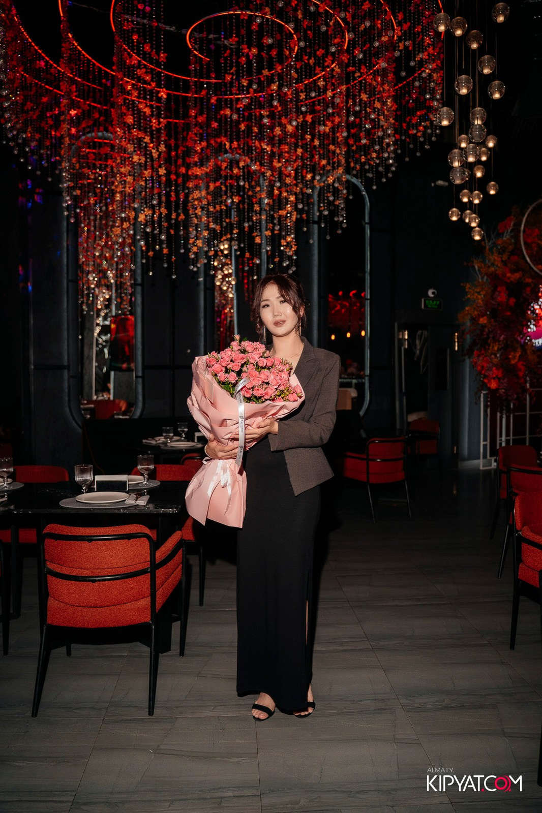 FRIENDS BAR & TERRACE. КИПЯТКОМ АЛМАТЫ!