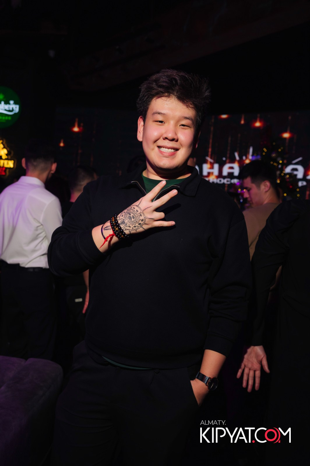 ПАНАЕХАЛИ БАР НА ТОЛЕ БИ. КИПЯТКОМ АЛМАТЫ!