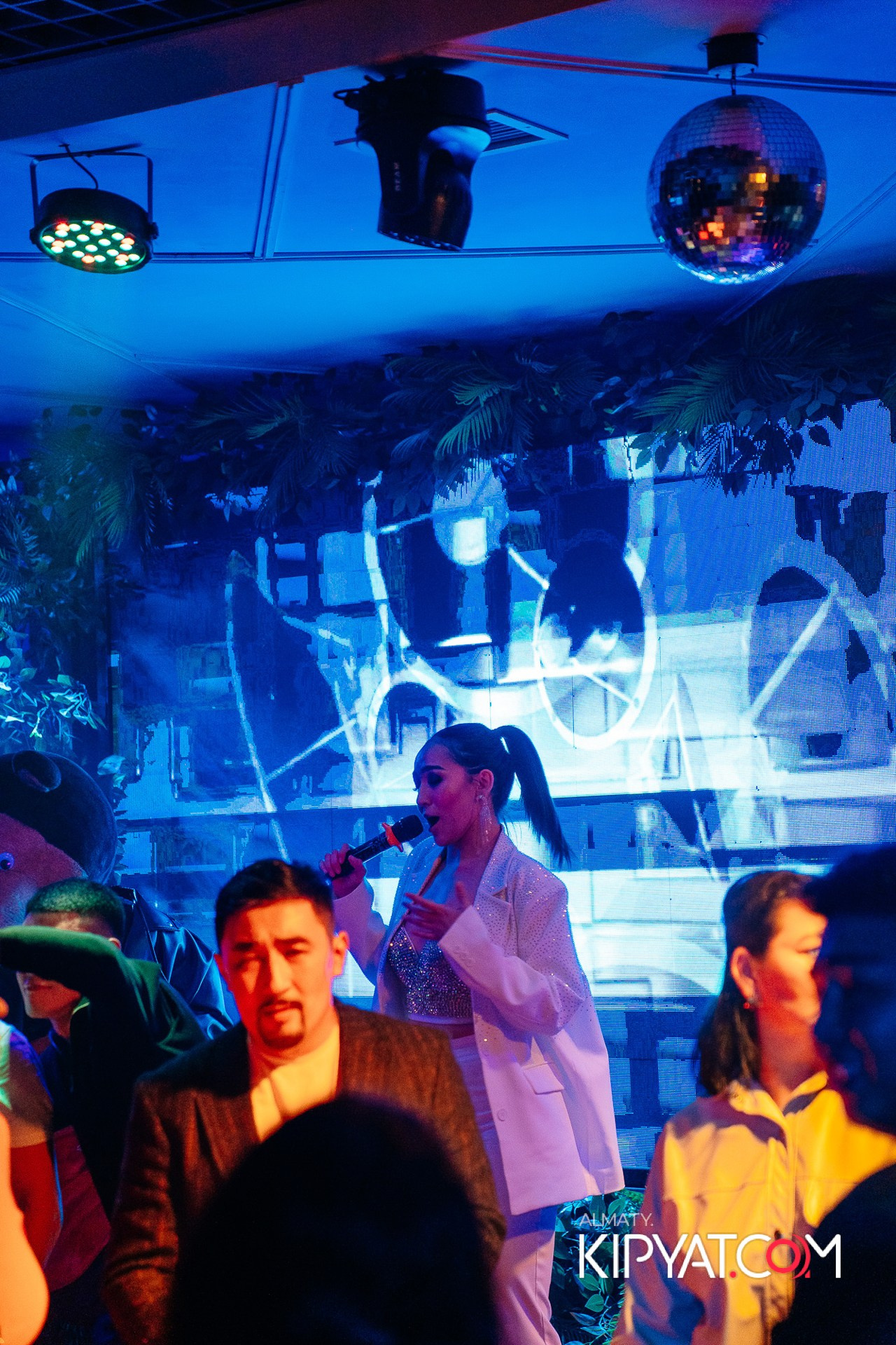 Ухо и Медведь на Курмангазы. КИПЯТКОМ АЛМАТЫ!