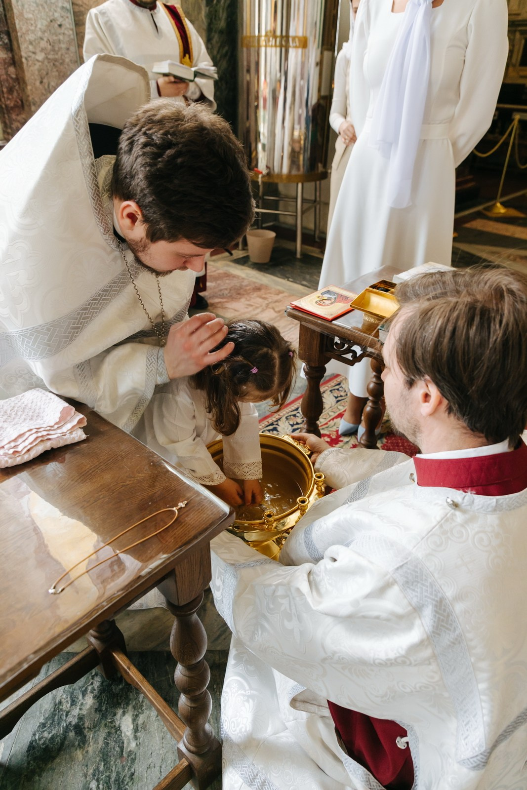 Крещение ребенка в Исаакиевском соборе СПб. Фотограф крещение венчание в Петербурге! Помогает подобрать храм и посоветовал душевного батюшку в СПб