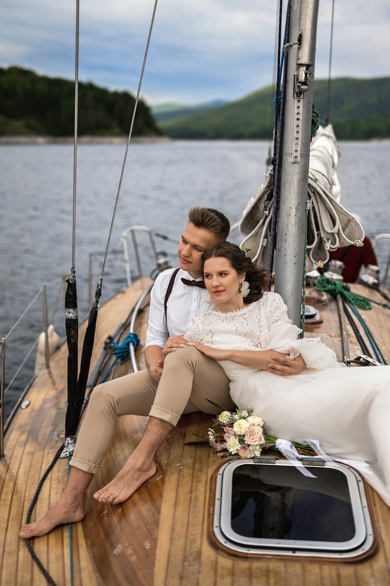 🌿 Влад и Влада — романтичная свадьба в лесу и на яхте | Камерная церемония в Красноярске. 📸 Свадебный и семейный фотограф в Красноярске Тихомиров Евгений | 17 лет опыта | 800+ свадеб