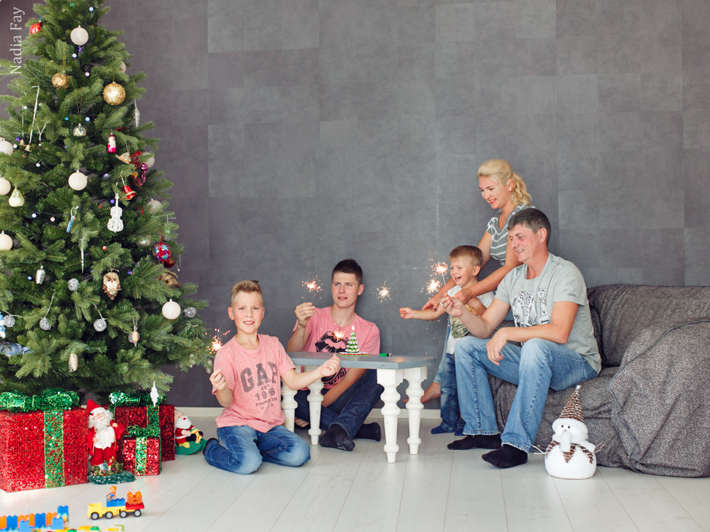 Оксаночка и ее семья (новый год). Nadia Fay