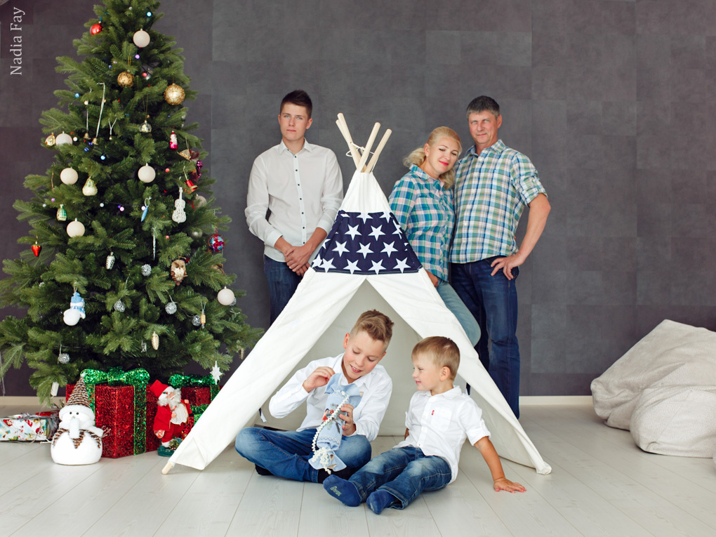 Оксаночка и ее семья (новый год). Nadia Fay