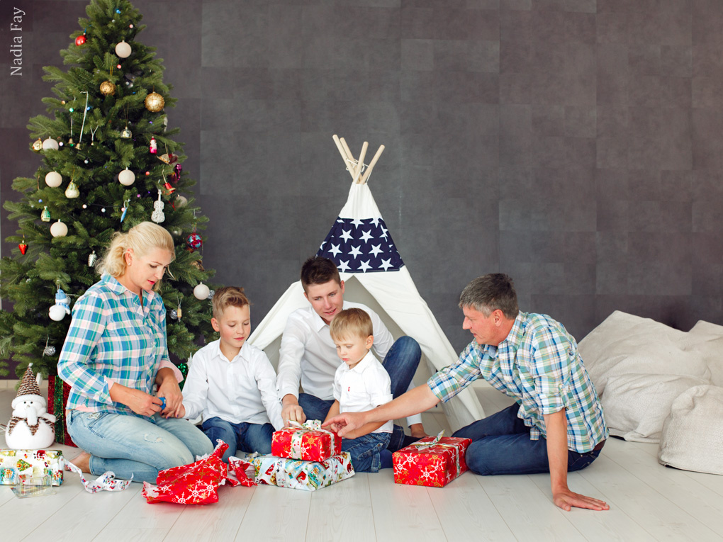 Оксаночка и ее семья (новый год). Nadia Fay