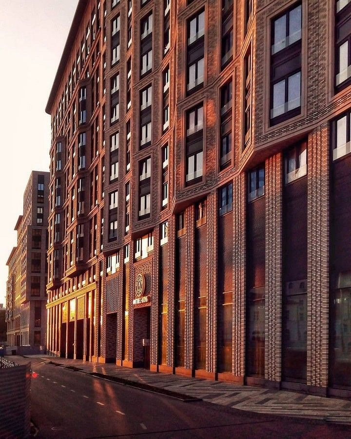 Бизнес-центр как локация для фотосъемки — геометрия и линии