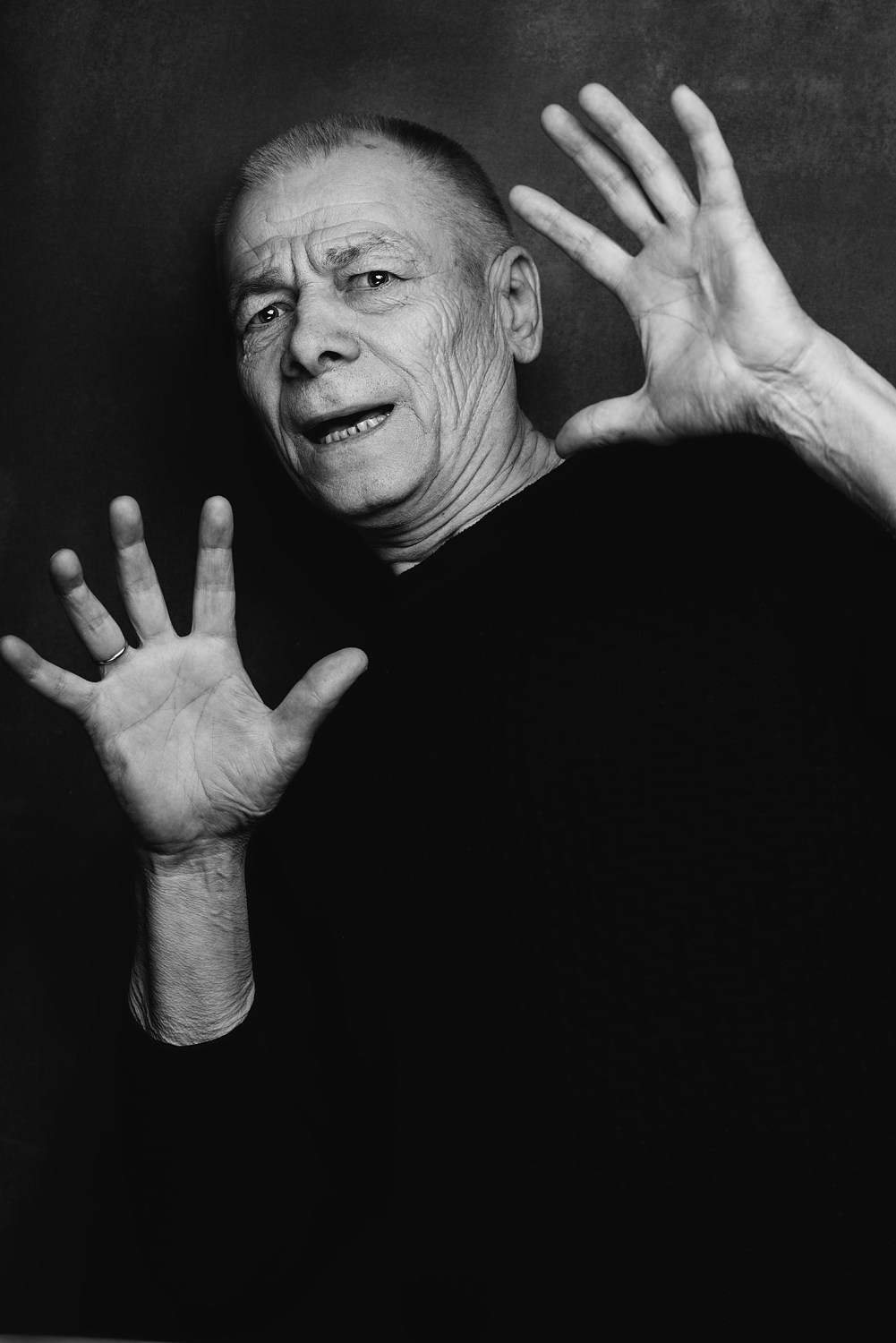 U-ray: Художественный чёрно-белый портрет. U-ray