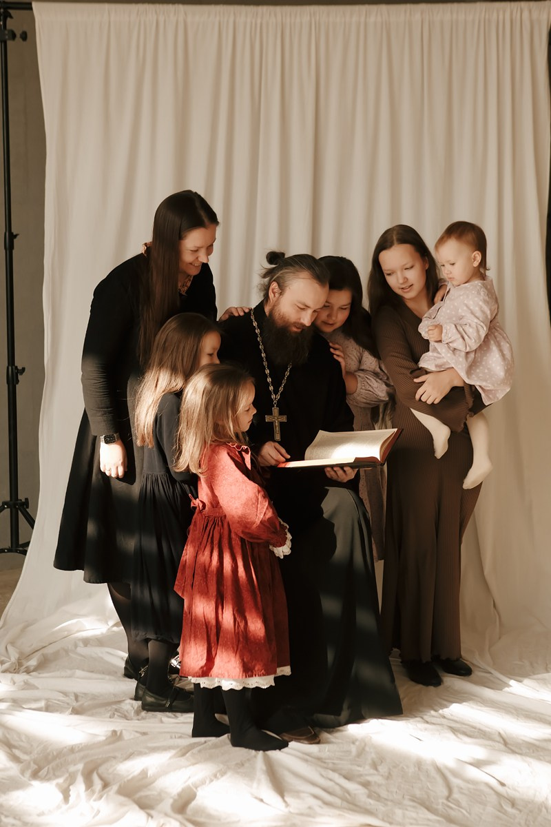 Катя, Николай, Лиза, Ксюша, Аня, Маша, Капитолина. Фотограф Александра Рышкова