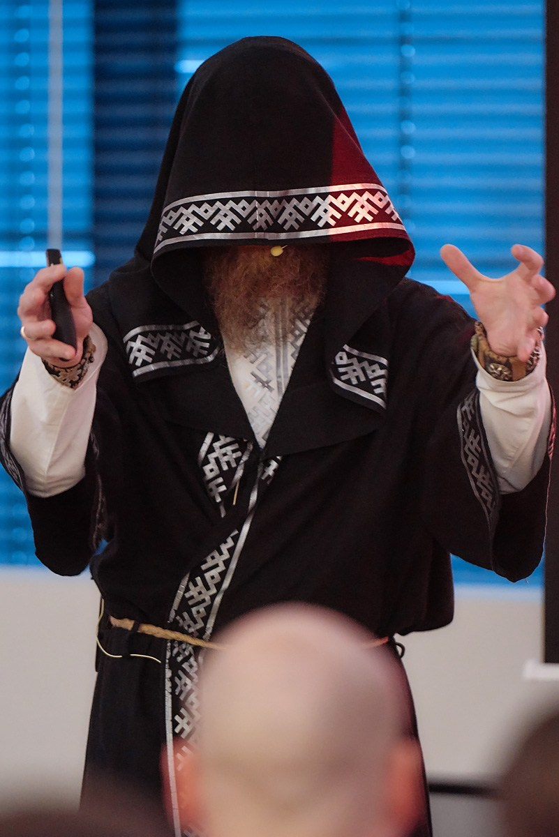 Нейромонах Феофан в Avito. Репортажный фотограф в Москве Вадим Францев