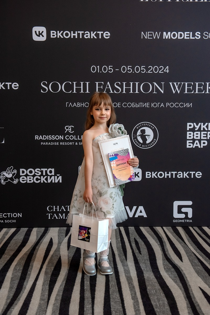 SochiFashionWeek2024 дизайнер Анохина. Семейный и коммерческий фотограф в Сочи Александр Бодунов