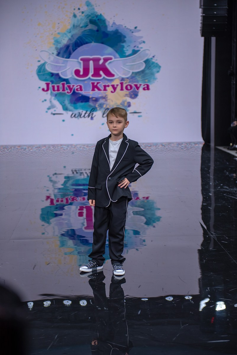 SochiFashionWeek2024 дизайнер Юлия Крылова. Семейный и коммерческий фотограф в Сочи Александр Бодунов