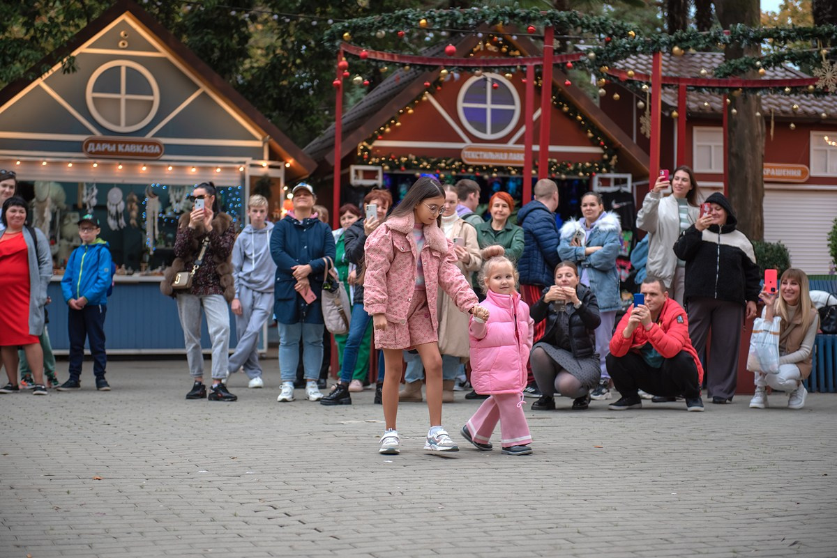 Парк Ривьера дефиле HAPPYkids. Семейный и коммерческий фотограф в Сочи Александр Бодунов