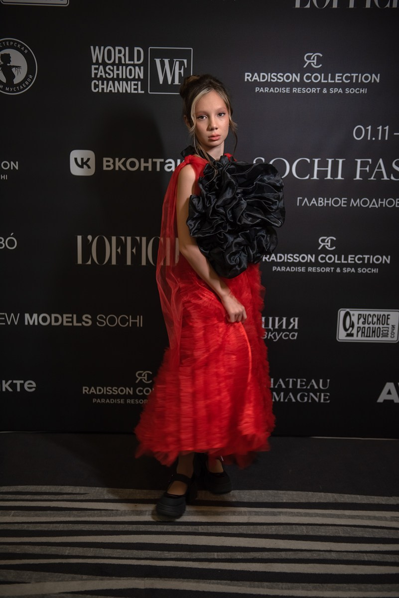 SochiFashionWeek2024 дизайнер Анохина Светлана. Семейный и коммерческий фотограф в Сочи Александр Бодунов