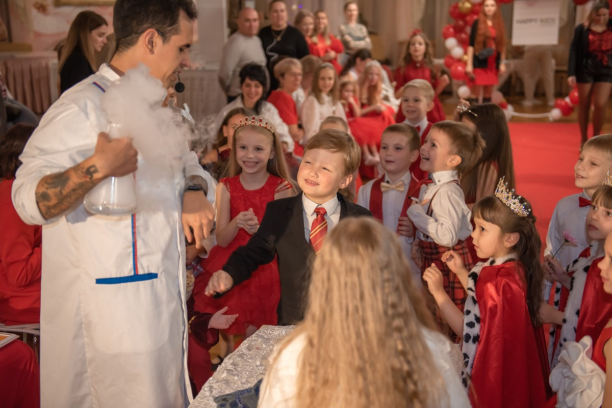 Выпускной в детской школе моделей HAPPYkids 2024. Семейный и коммерческий фотограф в Сочи Александр Бодунов