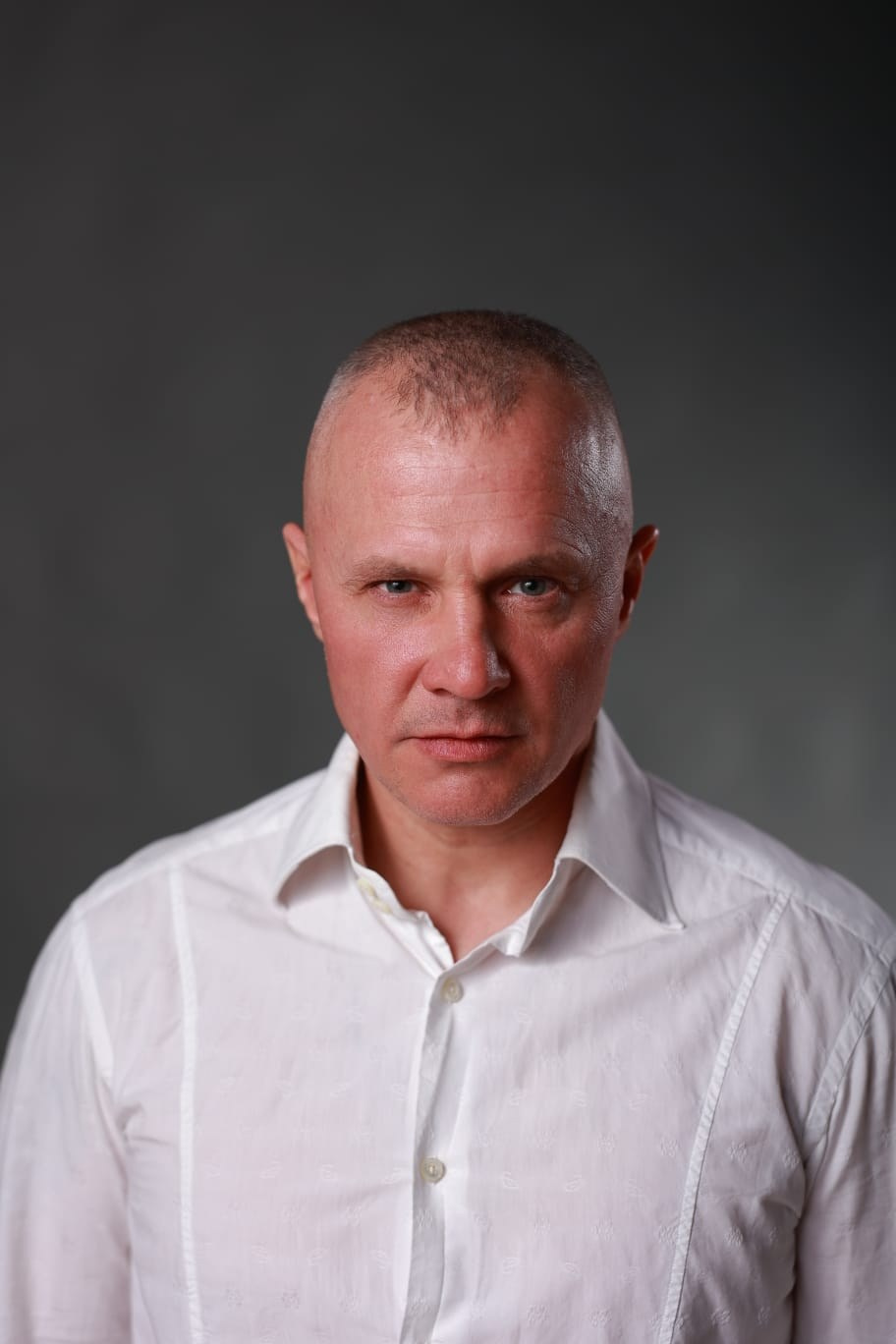 Студийная съёмка. Денис Волк актёр / модель