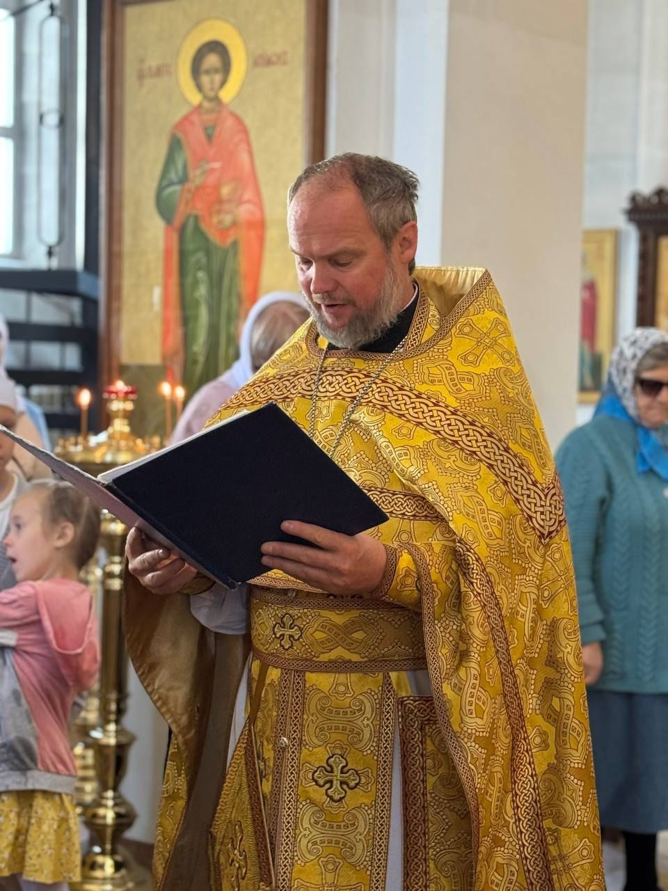 Богослужение в храме Нерукотворного образа Спасителя в Престольный праздник. Саратовское Северо-Западное благочиние